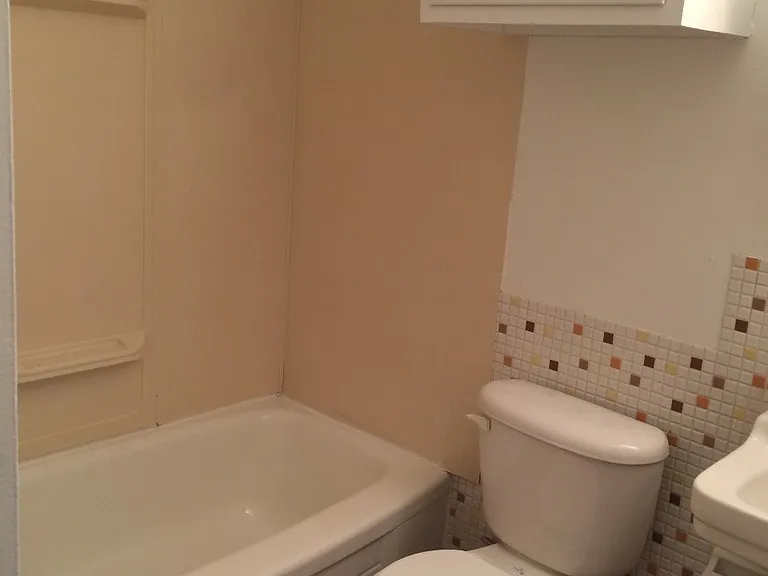 Holland Gardens Apartments — Photo 52