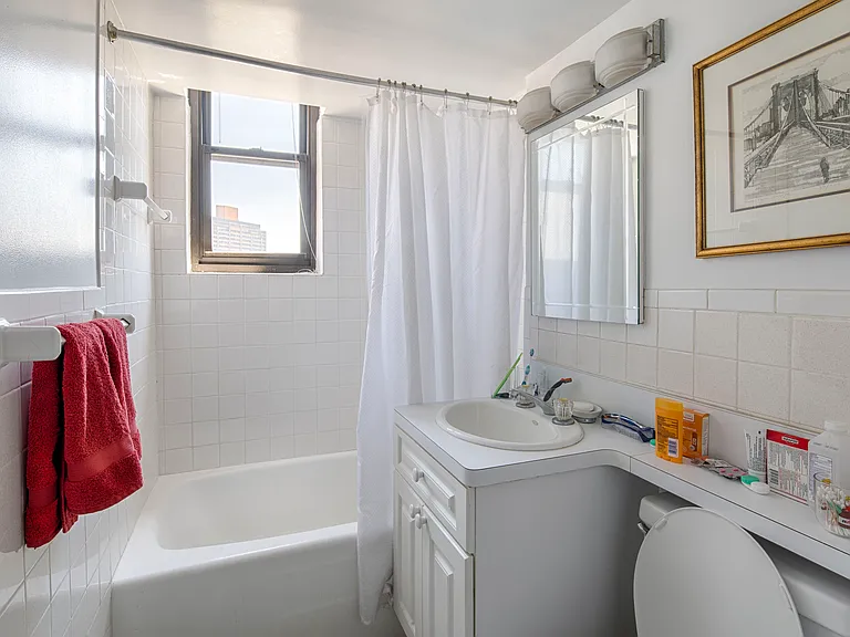 225 E 36th St #21B — Photo 9