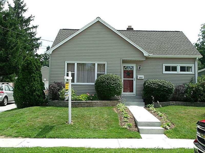 1st image of 1517 W 43rd St