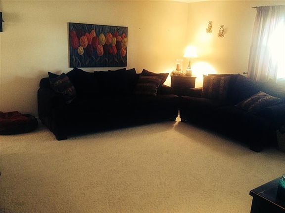 3rd image of 978 Taylorsview Dr