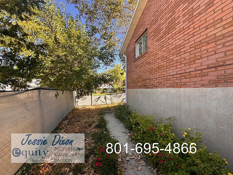 245 Briarwood Dr — Photo 30