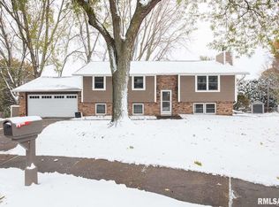 1145 Utica Ridge Ct, Bettendorf, IA 52722