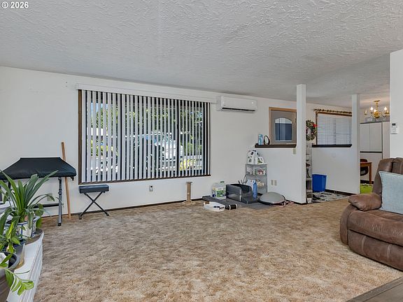5th image of 3706 NE 45th St