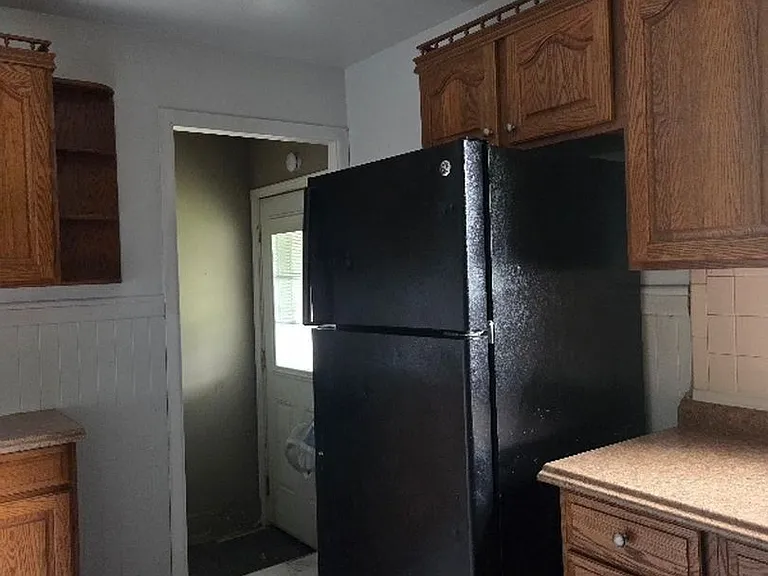 1225 Scott Ave — Photo 2