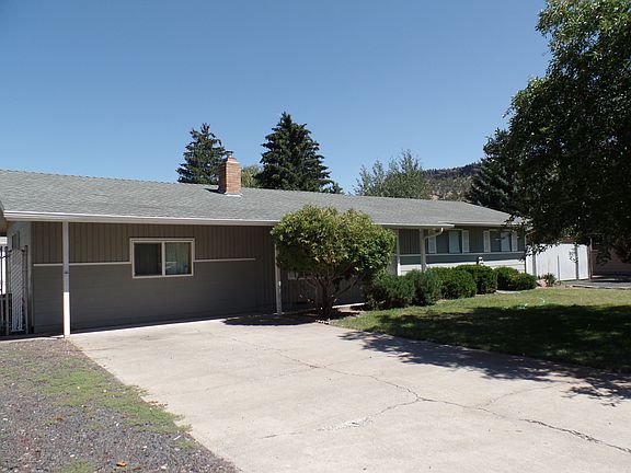 3rd image of 208 NE Willow Ave