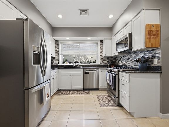 4th image of 40 Village Way Unit 40