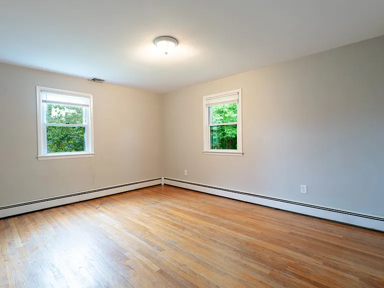 225 Claflin Ave — Photo 11