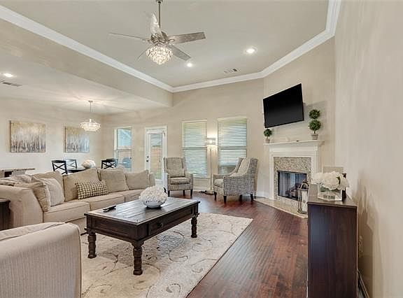3rd image of 2613 Beverly Dr