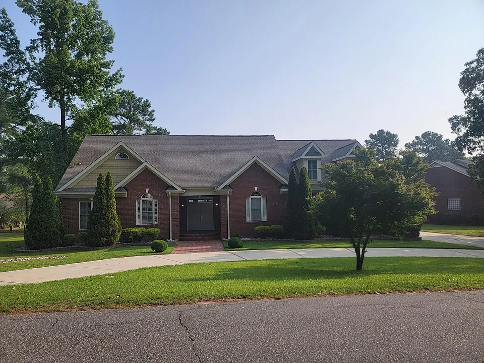205 Crown Point