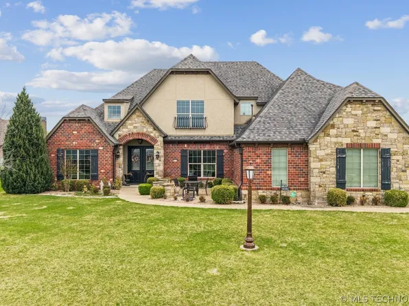 6381 N Locust Ln, Owasso, OK 74055