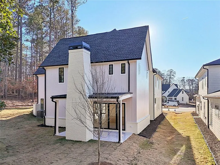 120 Thome Dr — Photo 88