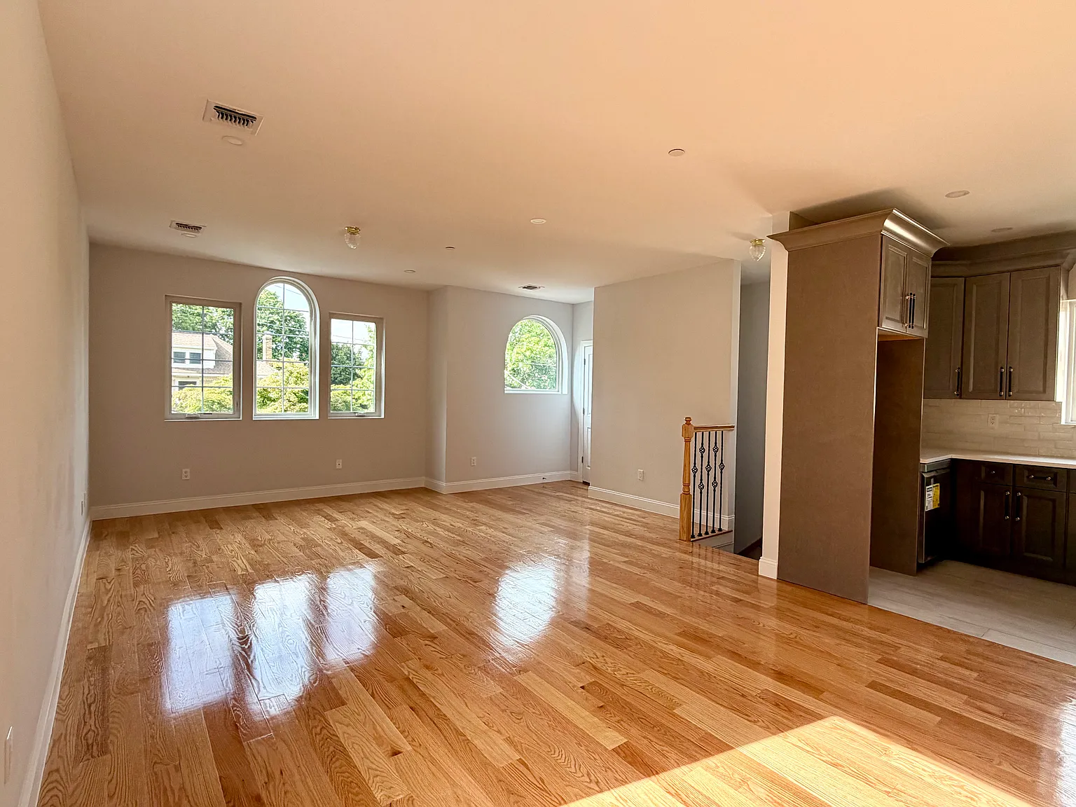 4 bed, 1364 sqft, $3,400 — Photo 4