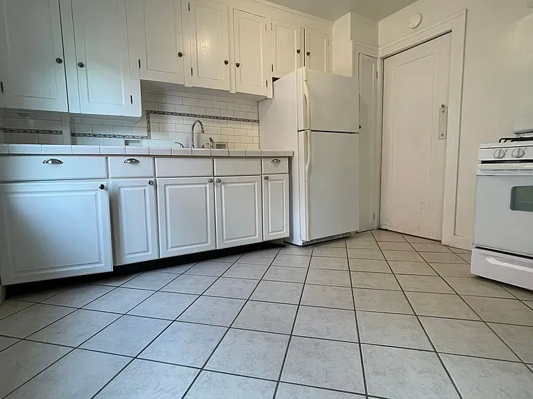 3656 Bedford St — Photo 4