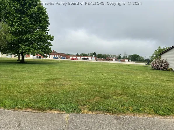 42 Hawthorne Ln, Point Pleasant, WV 25550