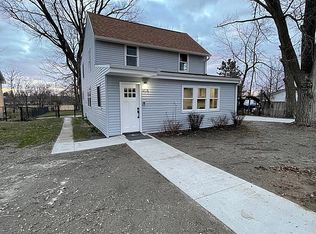 305 S Troy Rd, Robins, IA 52328