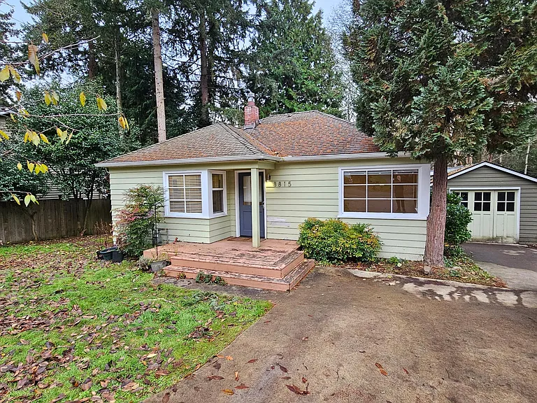 8815 Ravenna Ave NE — Photo 1