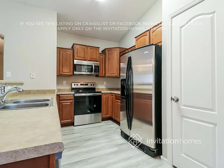 5448 S 237th Ln — Photo 4
