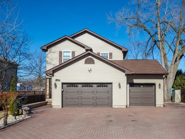 10 Matts Rd, Fox Lake, IL 60020