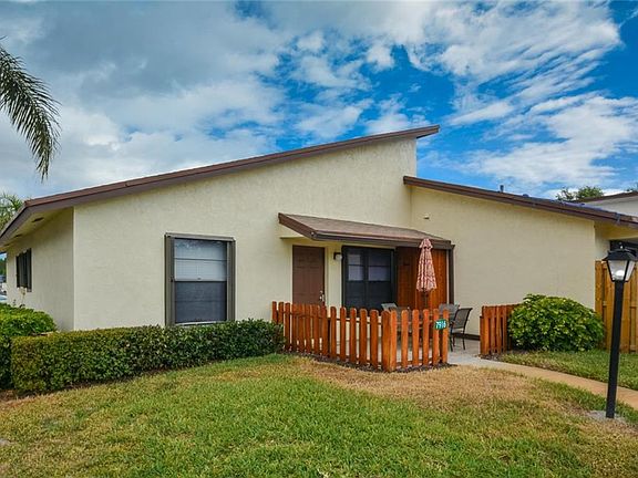 2nd image of 7916 SE Villa Cir