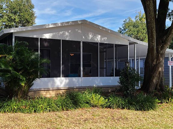 2nd image of 10905 Whispering Oaks Cir