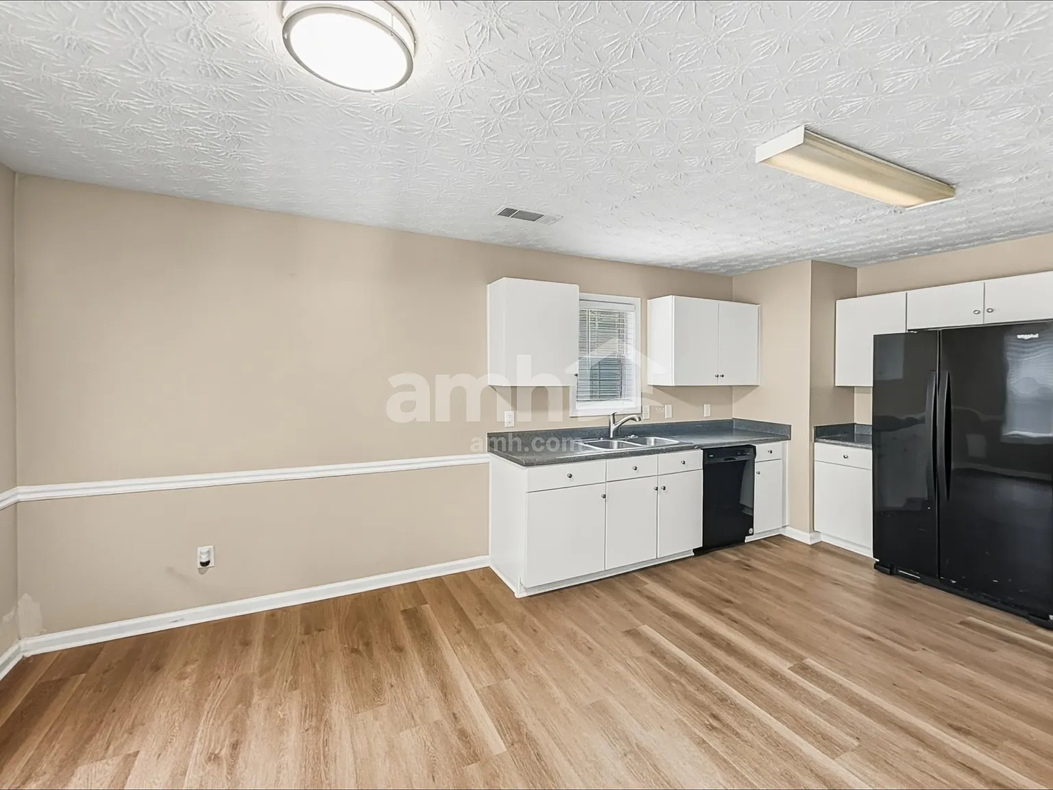 3 bed, 2.5 bath, 1630 sqft, $2,125 — Photo 4