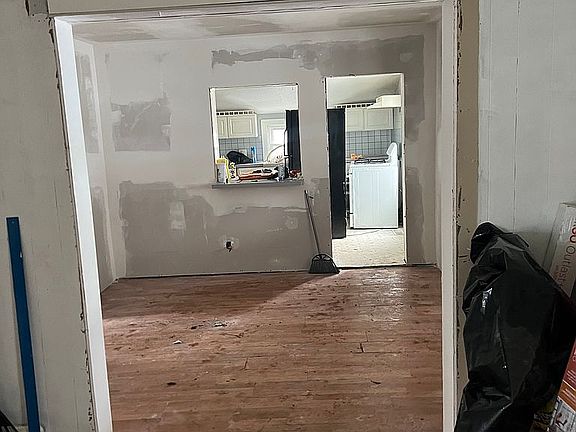 5th image of 820 S Mason St