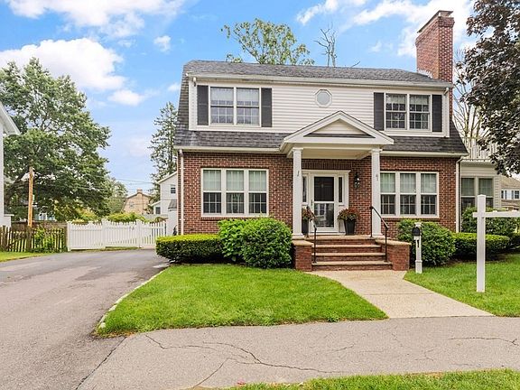 2nd image of 61 Elm St