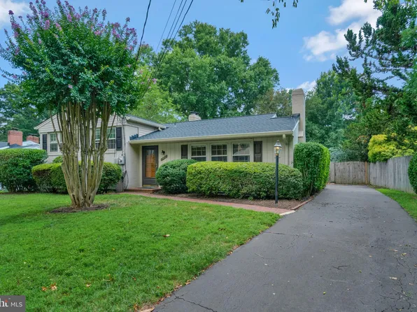 1913 Courtland Rd, Alexandria, VA 22306