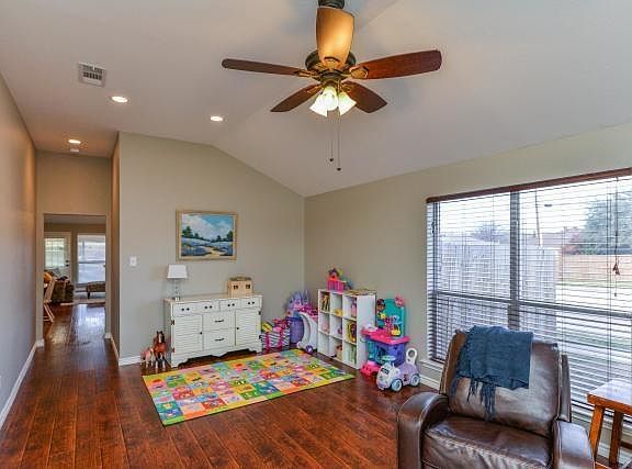 5th image of 2400 Yorba Linda Dr