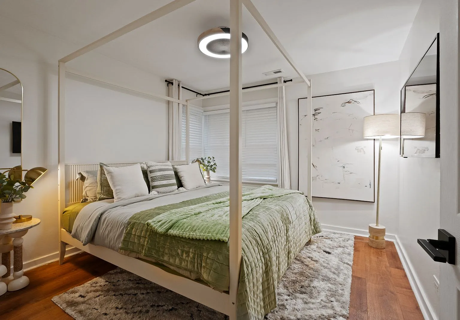 2 bed, 1100 sqft, $7,700 — Photo 4