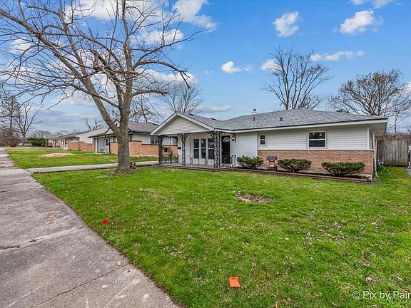 3rd image of 127 Shabbona Dr