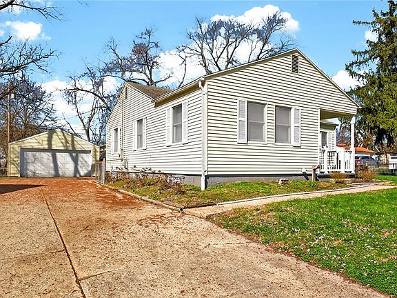 3rd image of 2451 Grant Ave