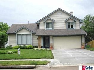 815 Driftwood Dr, Papillion, NE 68046