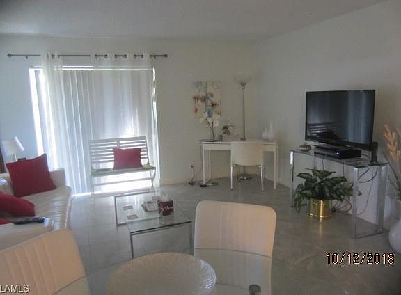 3rd image of 208 Palm Dr APT 3