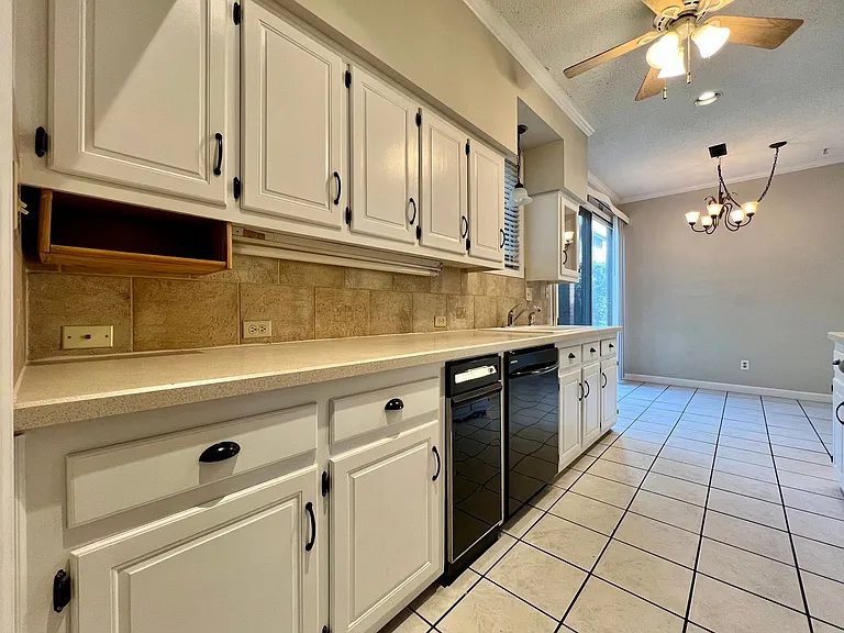 207 Forest View Ct — Photo 10