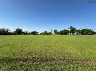 804 E Garrison Ave, Electra, TX 76360