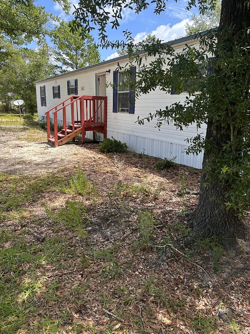 Spacious 2-Bedroom/ 2-Bath Mobile Home - Great Location in Crestview with W/D Connections — Photo 3