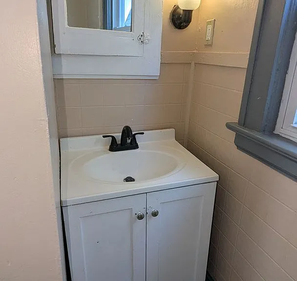 443 W Thornton St — Photo 35