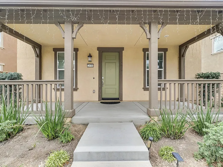 2978 E Penny Ln — Photo 2