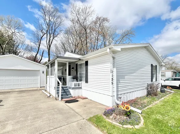 1125 11th St, Bloomington, IL 61704