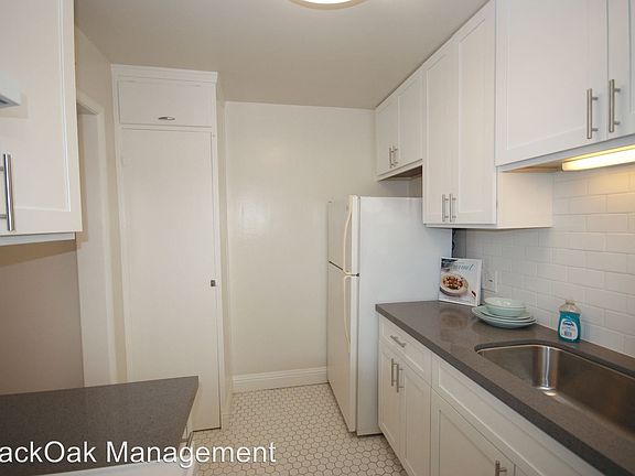 3rd image of 3301 Pacific Ave APT 18