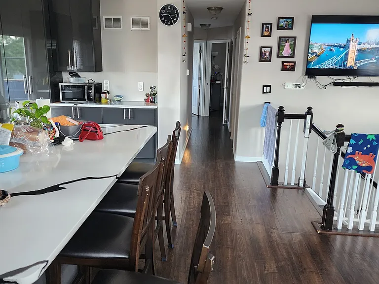 302 Barton Ct — Photo 12