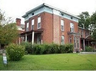 900 N 6th St, Quincy, IL 62301