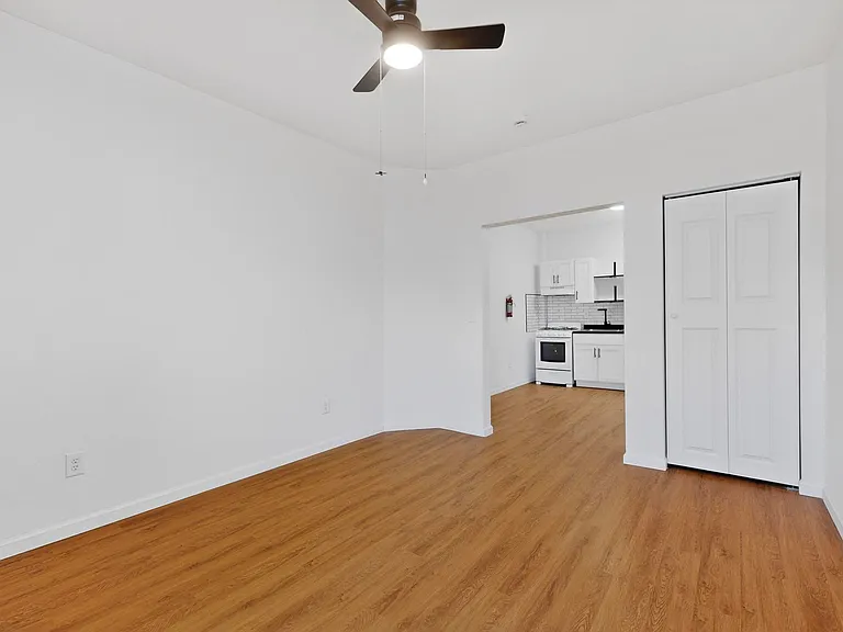 424 Broadway Blvd SE — Photo 8