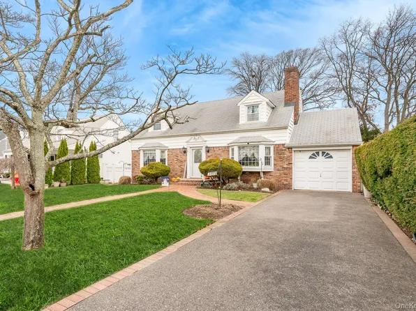 3861 Wilburne Avenue, Seaford, NY 11783