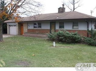1048 Dunleavy Dr, Highland, MI 48356