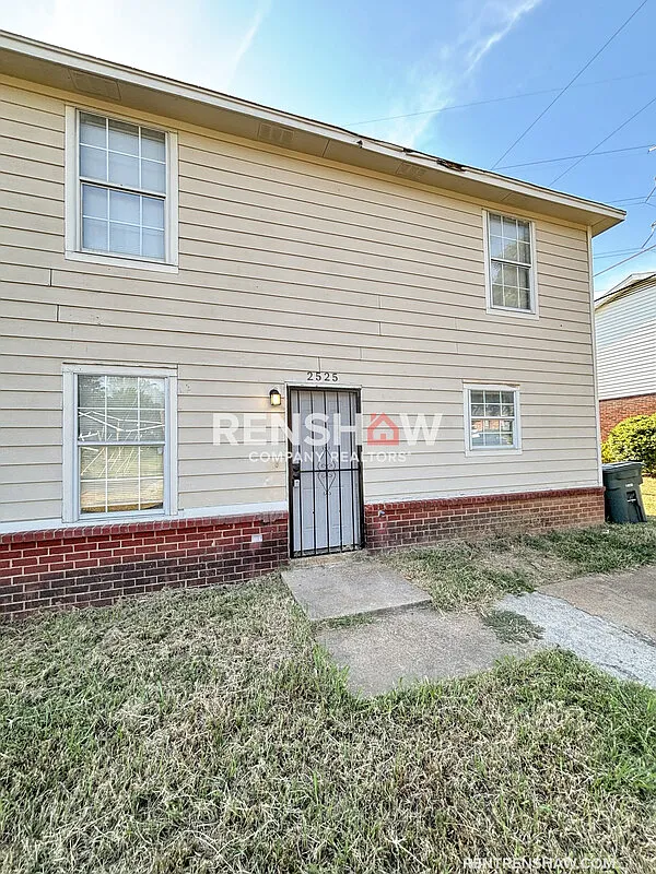 2 bed, 1.5 bath, 2280 sqft, $1,100 — Photo 2
