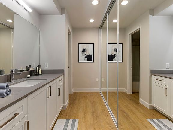 One Bedroom Bathroom