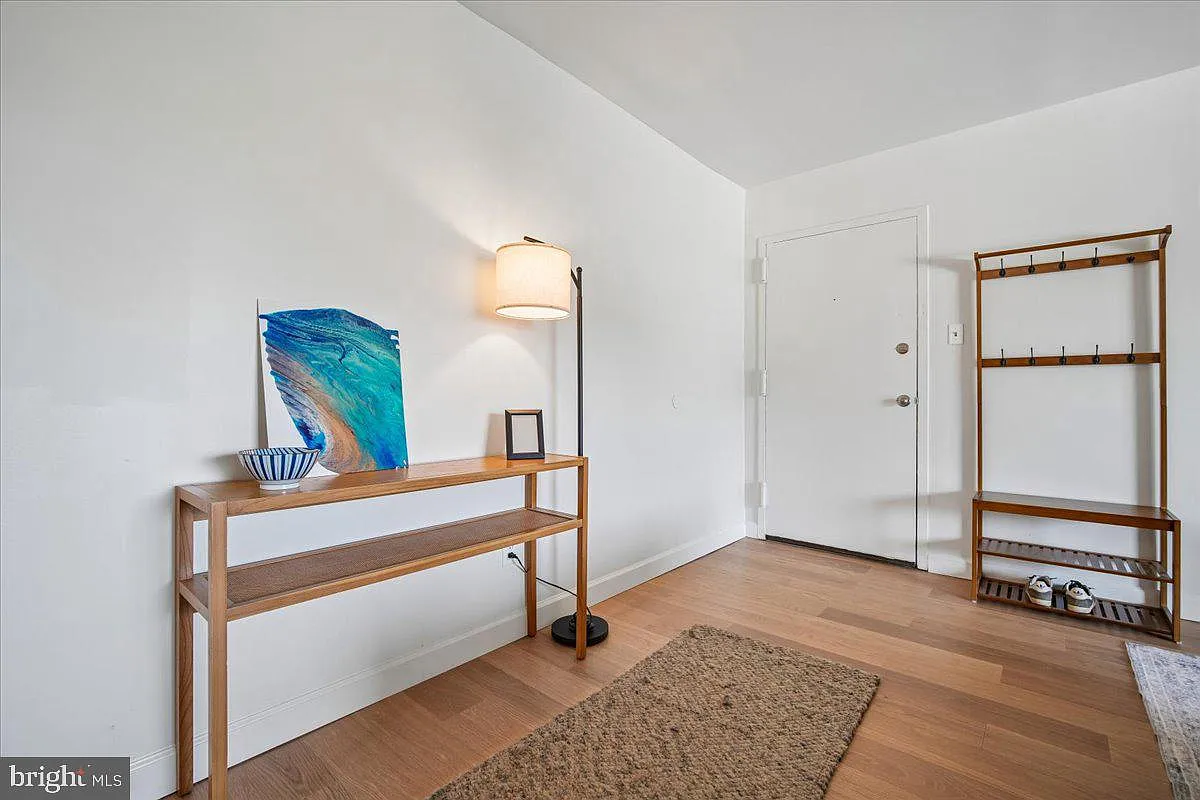 Colchester Towne Condo — Photo 2
