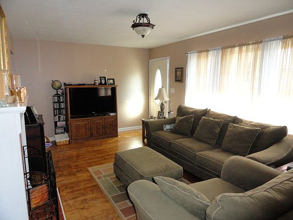 5th image of 310 Green St
